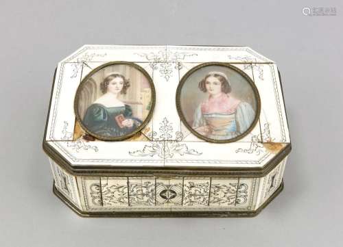 Miniaturdose mit zwei Portraits höfischer Damen hinter Glas, 1. H. 20. Jh.,