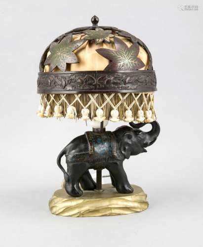 Lamp with elephant on goldstaffierter wooden plinth, mid-20th C., Shield of