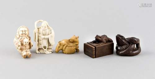 5 Netsuke, Japan, 3 x Bein, 2 x Buchs, bis 5 cm