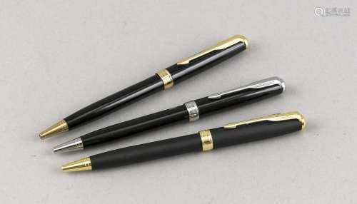 drei Parker Kugelschreiber mit Drehmechanismus, davon zwei teilw. vergoldet