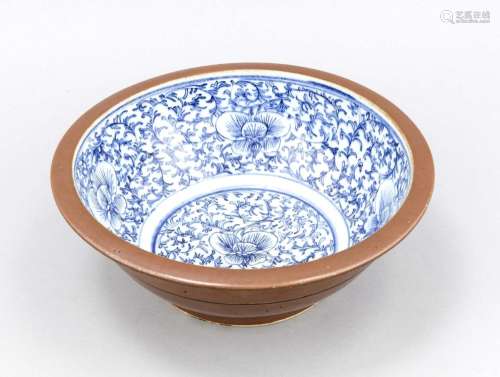 Porcelain Bowl, China, 19./20. Century, mirror and wall inside with tendril
