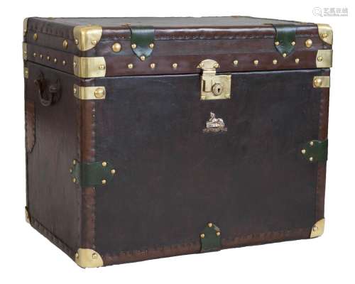 Topcase-Koffer, 1. H. 20. Jh., Holzgehäuse, brauner Lederbezug, Kanten mit