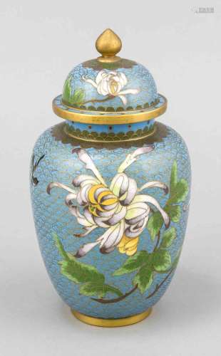 Small cloisonné lidded vase, Japan / China, 19./20. Century, corpus with la
