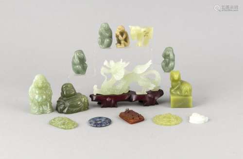 Convolute of 14 jade objects, dragons, seals, Buddha, animals etc., approx.