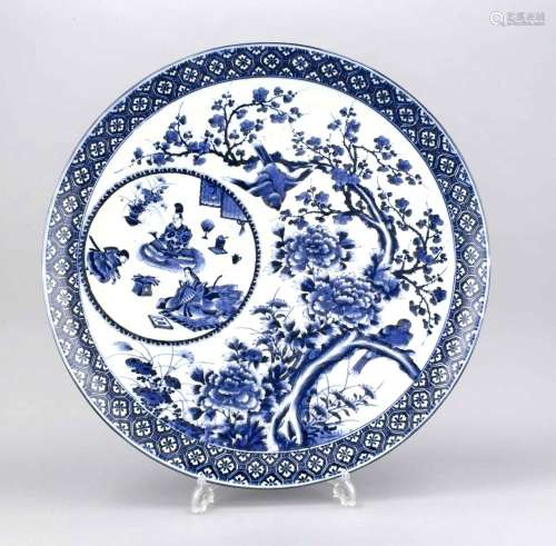 Large Chinese plate, 20th century, underglaze-blue painting with flowering