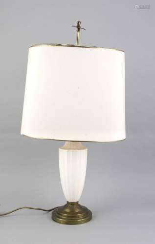 Tischlampe, nach 1950, 2-flg. elektr., Keramik u. Messing, kannelierter, ov