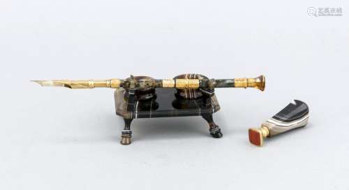 Writing set, agate, removable ink kegs, gold-plated feather with stand made