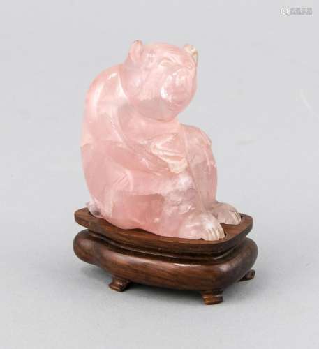 Sitting bear on wooden base, rose quartz, h. 9 cm