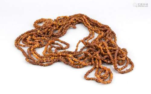 16 assembled amber necklaces, various colour shades, L. 60 - 90 cm