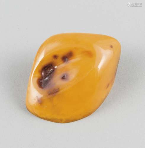 Amber Piece, L. 8.5 cm, weight approx. 76 g