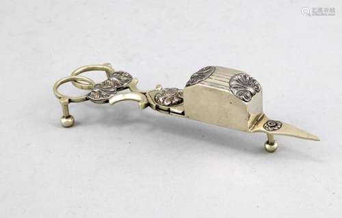 Wick scissors, around 1900, plated, on 3 pressed ball feet, with relief she