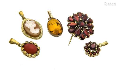 Pendant / Brooches Mixed lot GG 333/000 Amber - 23 x 10 mm, coral - 23 x 12