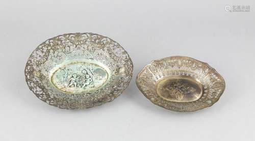 Two oval bowls, 20th century, presumaly Hanau, silver 800/000, each with re