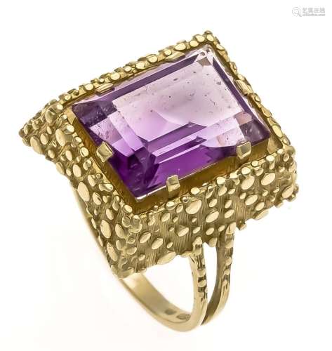 Amethyst Ring GG 750/000 with a fac. Amethyst 14 x 10 mm in very good color
