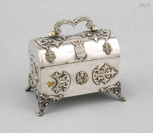 Lidded box, around 1900, plated, in the form of a round-lid chest, on 4 dec