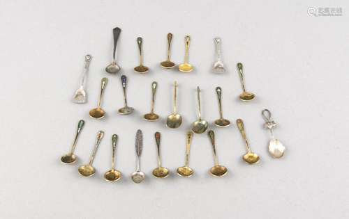 21 salt spoons, mostly Russia, 20th cent., predominantly silver 875/000, gi