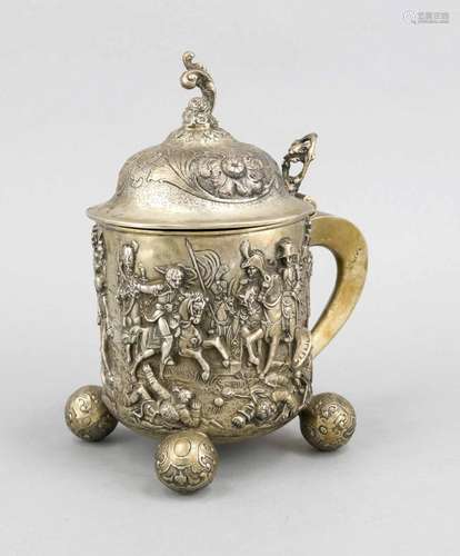 Large historicism tankard, German, late 19th century, silver 800/000, on 4