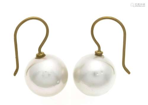 South Sea earhooks GG 750/000 each with a very good white South Sea pearls