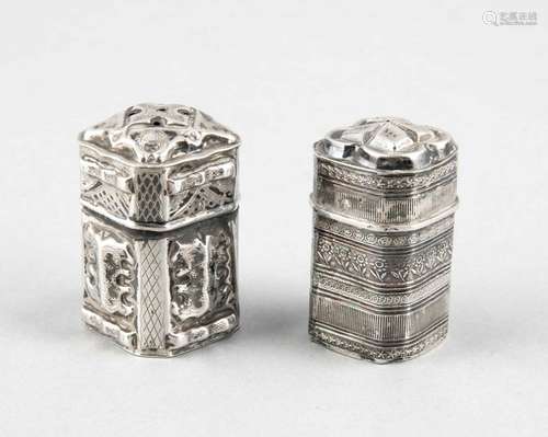 Two casters, Netherlands, around 1900, silver 833/000, square shape with fl