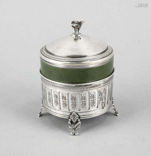 Round lidded box, 20th cent., silver 800/000, on 4 decorated feet, cylindri