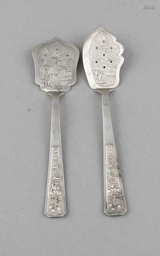 Two small pieces of serving cutlery, Vietnam, 20th cent., silver 800, figur