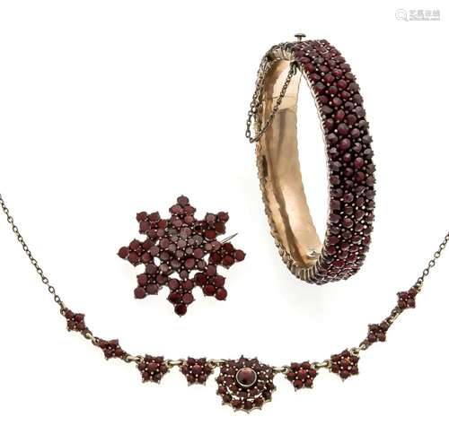 Garnet compilation silver gilt with round fac. Dark Bohemian garnets 4.5 -