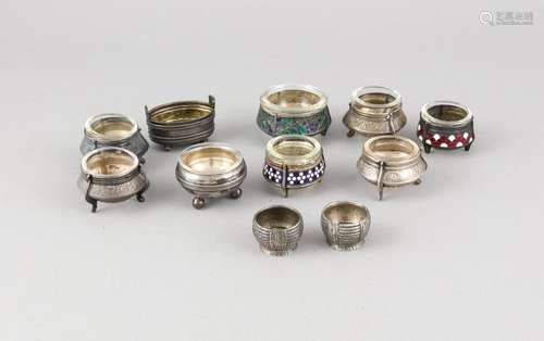 Six salt cellars, 20th cent., silver various fineness and tested, 5 round 1