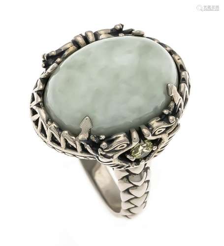 Jade Peridot Ring Silver 925/000 Jade of Yesterday with an oval jade caboch