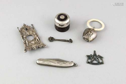 Compilation of six pieces, 20th century, 4 pieces silver different fineness