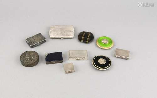 Compilation of 10 small pill boxes, powder boxes and cases, 19./20. century