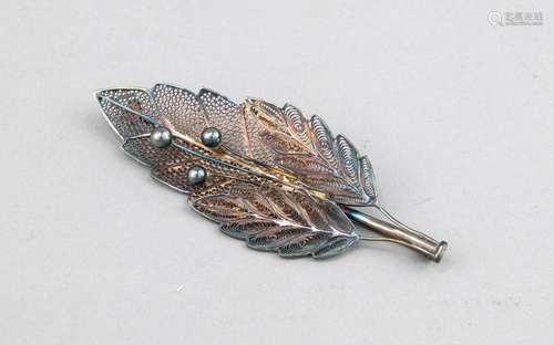 Brooch in leaf shape, 20th cent., silver tested, filigree, l. 9 cm, approx.