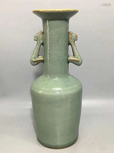 A LONGQUAN KILN DOUBLE-EAR VASE