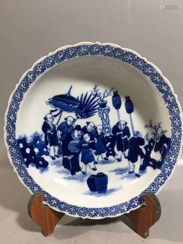 A BLUE&WHITE FIGURE STORY PLATE