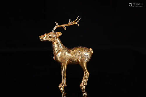 A QING DYNASTY GOLD DEER ORNAMENTS