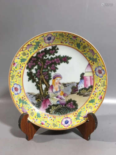 A FAMILLE-ROSE WESTERN FIGURE STORY PLATE