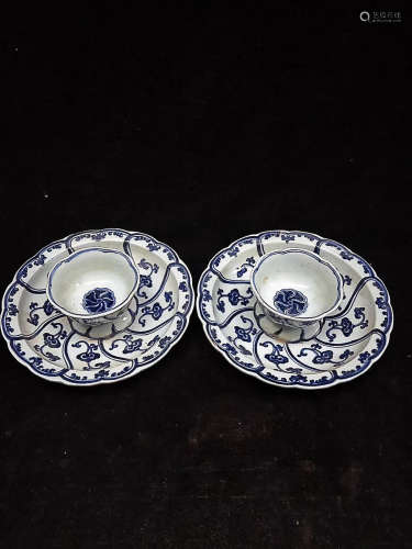 A PAIR OF BLUE&WHITE FLOWER PATTERN CUPS&PLATES