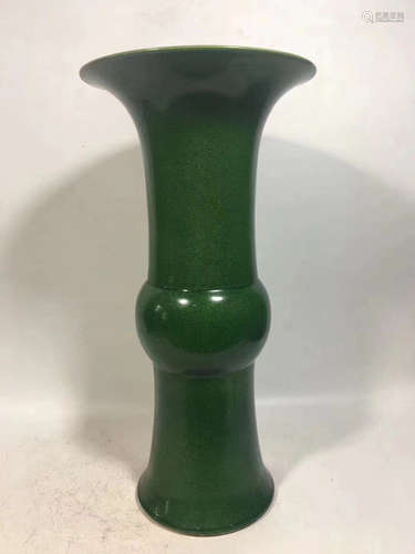 A GREEN GLAZE VASE