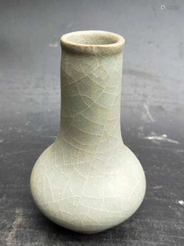 A LONGQUAN CELADON GLAZE FLASK