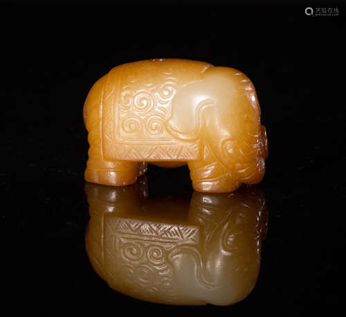 A HETIAN JADE ELEPHANT SHAPED INCENSE HOLDER