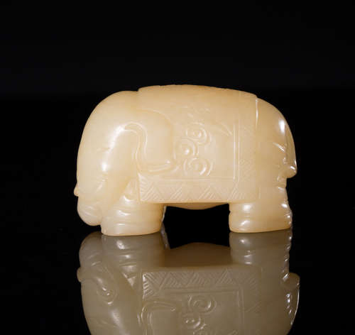 A HETIAN JADE ELEPHANT SHAPED INCENSE HOLDER