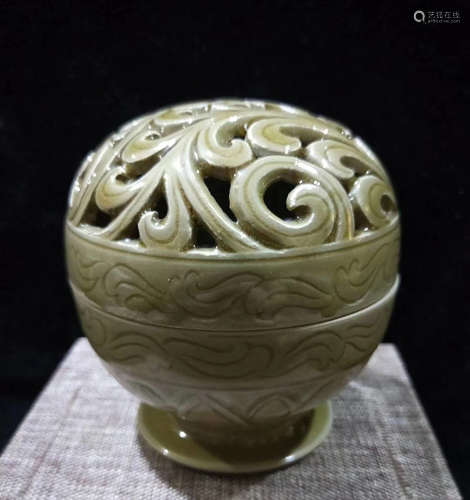 A YUE KILN CELADON-GLAZED CENSER