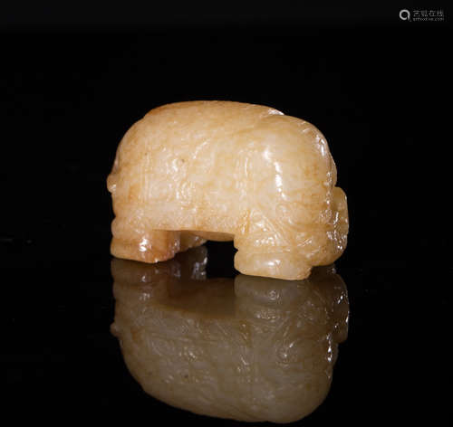 A HETIAN JADE ELEPHANT SHAPED INCENSE HOLDER