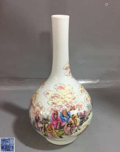 A FAMILLE-ROSE LUOHAN PATTERN LONG NECK VASE