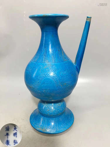 A GREEN GLAZED DRAGON PATTERN VASE