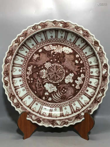 A RED UNDERGLAZED FISH AND SEAWEED PATTERN PLATE