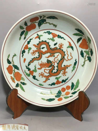 A RED AND GREEN GLAZED DRGAON PATTERN PLATE