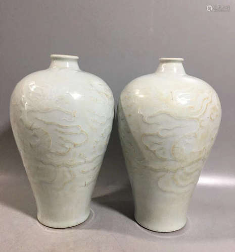 A BLUISH WHITE GLAZED DRAGON PATTERN MEI VASE