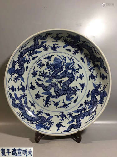 A BLUE AND WHITE DRGAON PATTERN PLATE