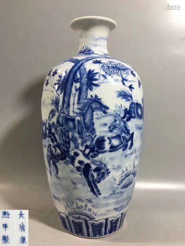 A BLUE AND WHITE ANIMAL PATTERN VASE