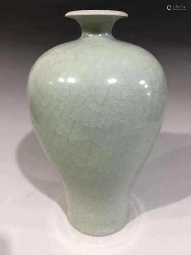 A RU TYPE MEI VASE